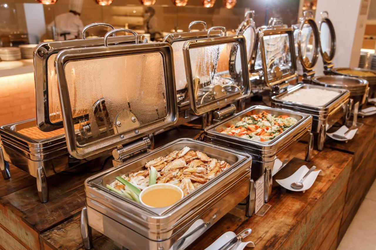 La Torre Resort All Inclusive ポルトセグロ エクステリア 写真 A chafing dish buffet